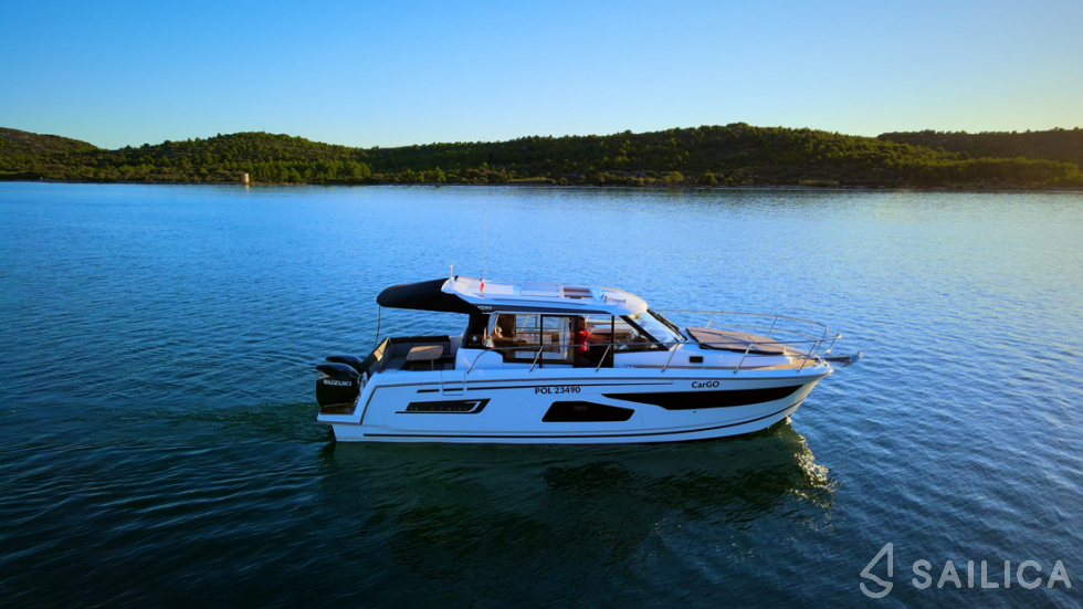 Merry Fisher 1095 - Yacht Charter Sailica