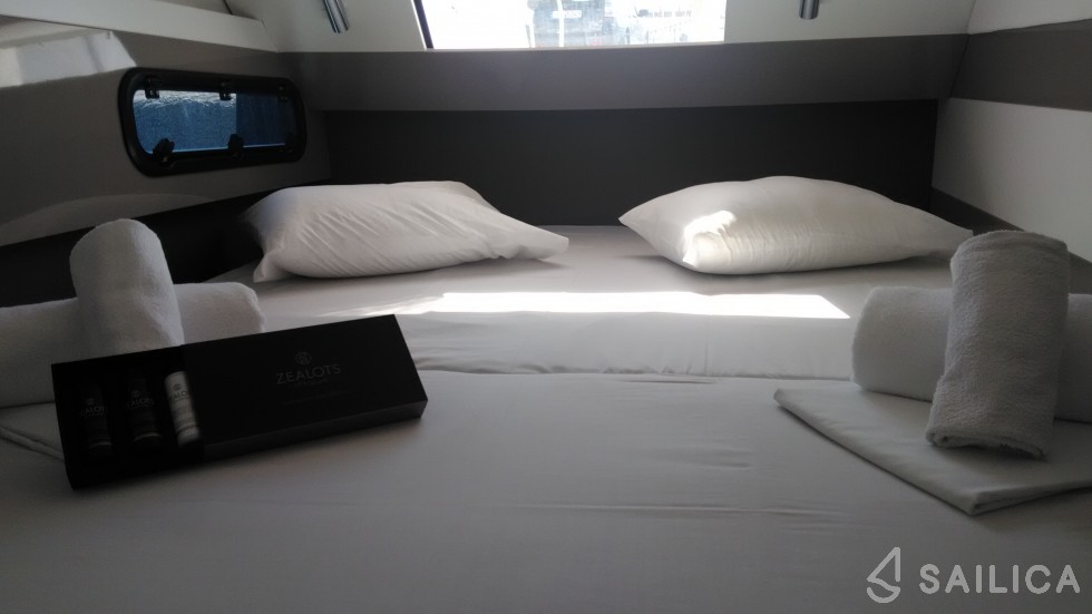 Bali 4.1 - Yacht Charter Sailica