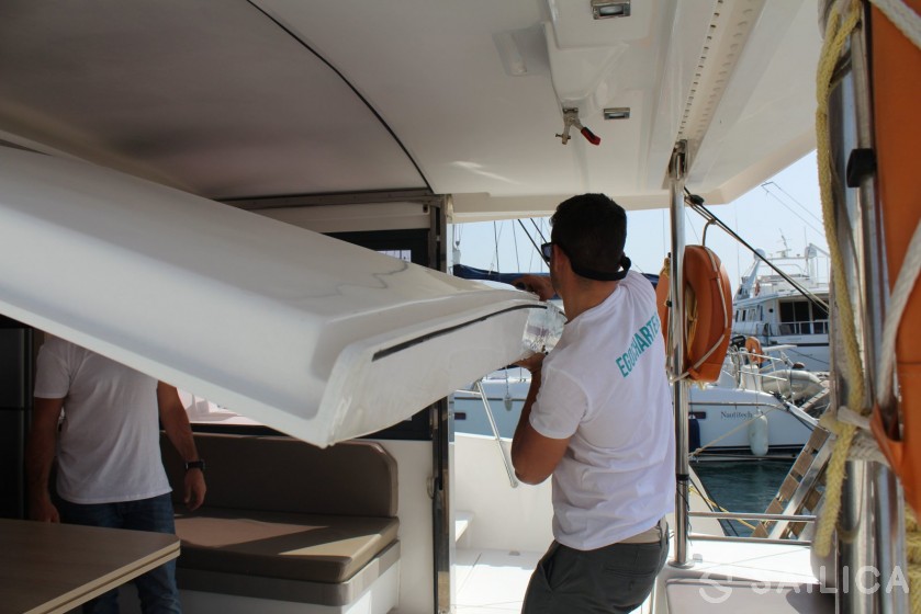 Bali 4.1 - Yacht Charter Sailica