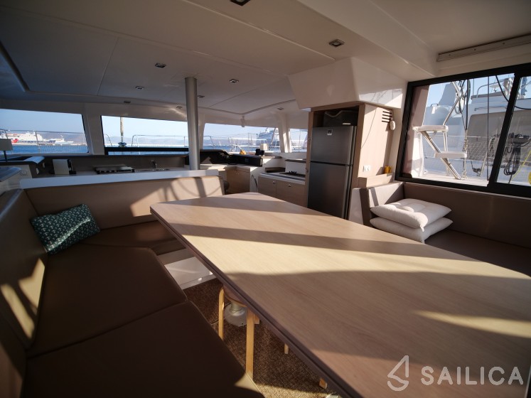 Bali 4.1 - Yacht Charter Sailica