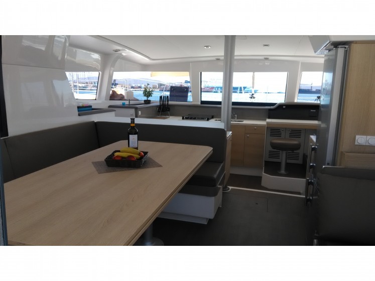 Bali 4.1 - Yacht Charter Sailica