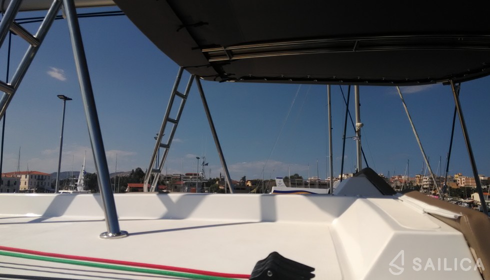 Bali 4.1 - Yacht Charter Sailica
