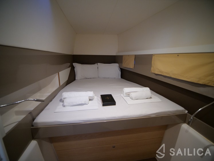 Bali 4.1 - Yacht Charter Sailica