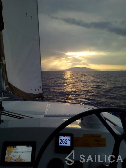 Bali 4.1 - Yacht Charter Sailica