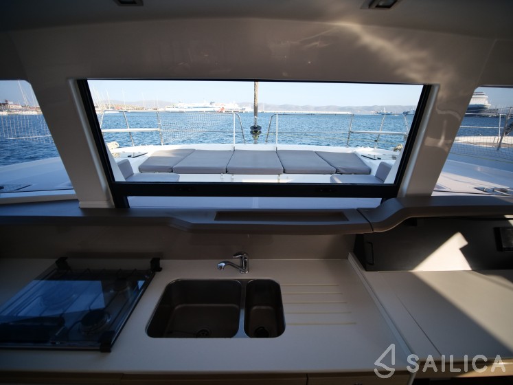 Bali 4.1 - Yacht Charter Sailica