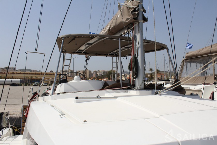 Bali 4.1 - Yacht Charter Sailica