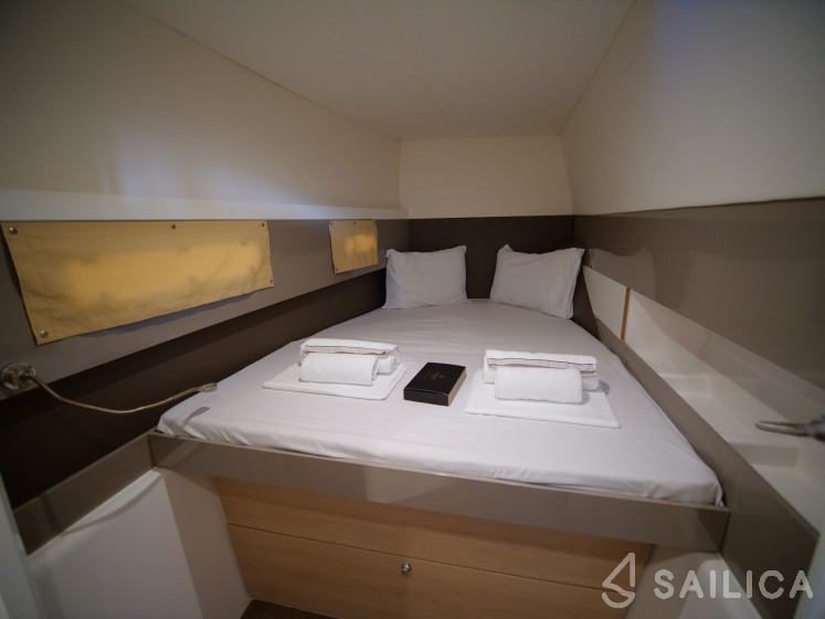 Bali 4.1 - Yacht Charter Sailica