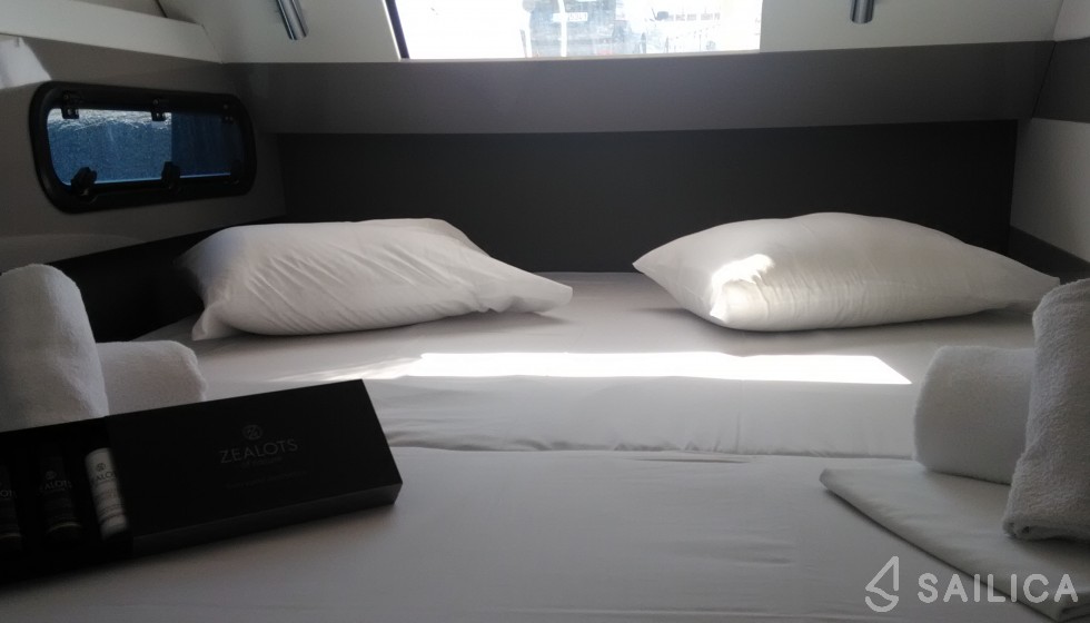 Bali 4.1 - Yacht Charter Sailica