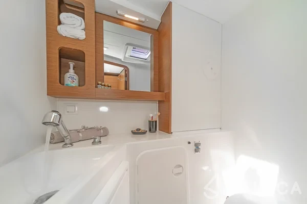 Lagoon 42 - Yacht Charter Sailica