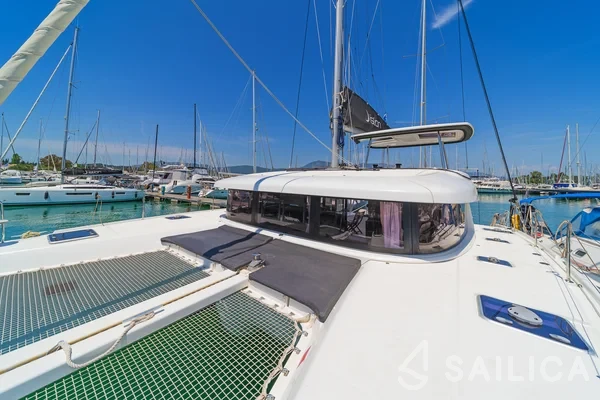 Lagoon 42 - Yacht Charter Sailica