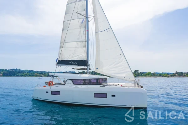 Lagoon 42 - Yacht Charter Sailica