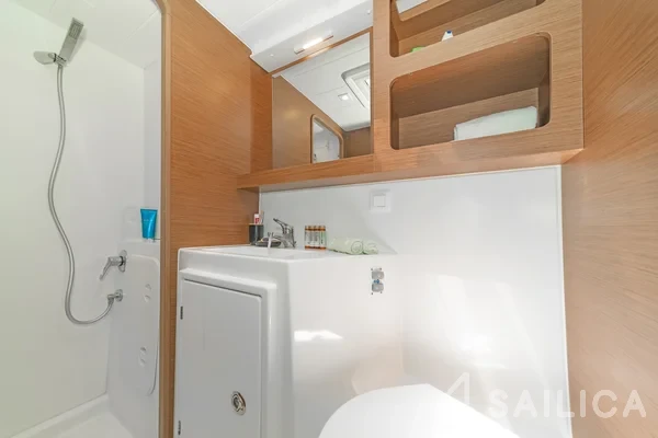 Lagoon 42 - Yacht Charter Sailica