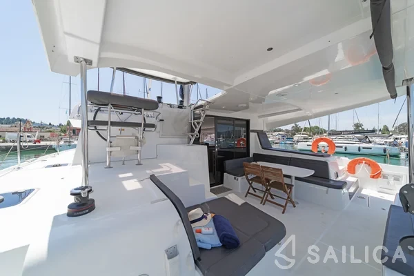Lagoon 42 - Yacht Charter Sailica