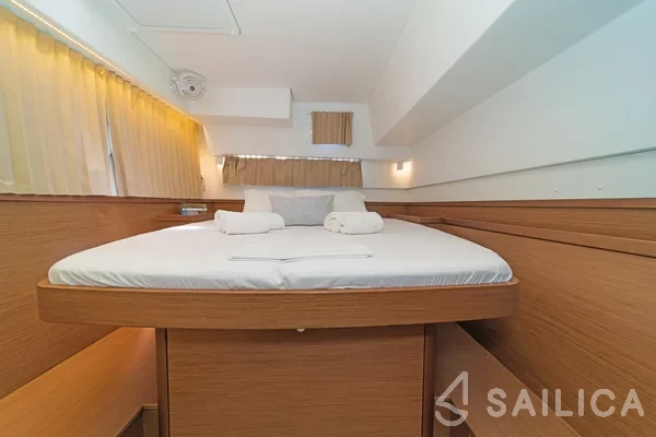 Lagoon 42 - Yacht Charter Sailica