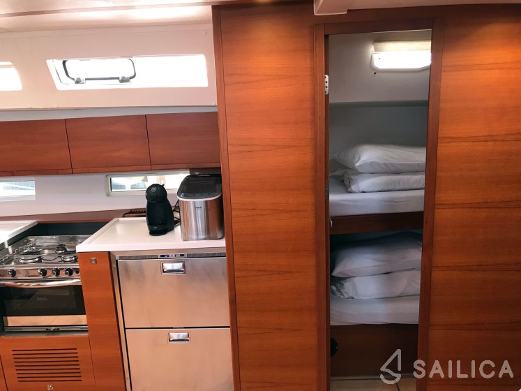 More 55 - Yacht Charter Sailica