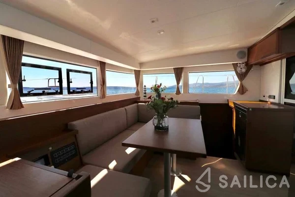 Lagoon 40 - Yacht Charter Sailica