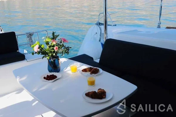 Lagoon 40 - Yacht Charter Sailica