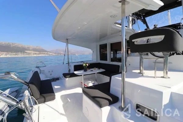 Lagoon 40 - Yacht Charter Sailica