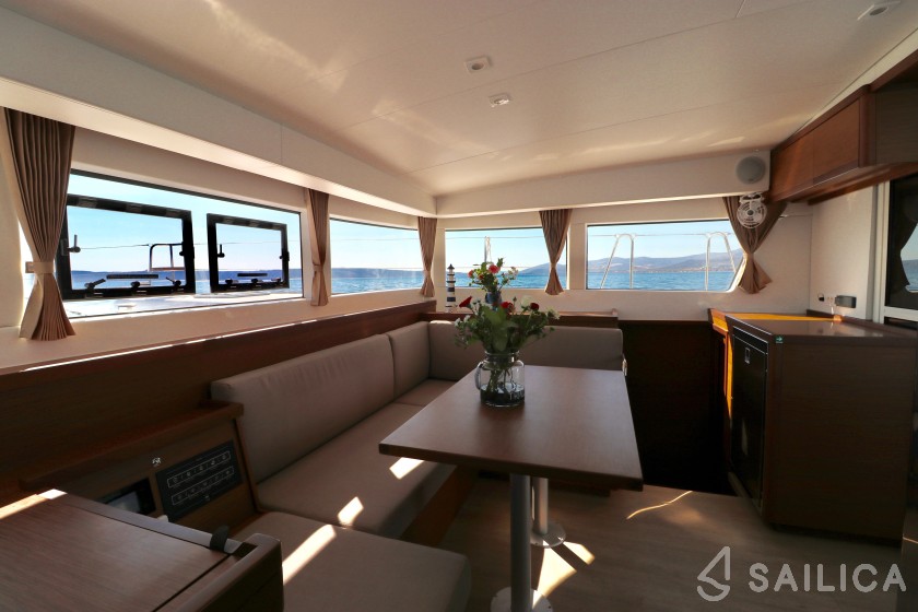Lagoon 40 - Yacht Charter Sailica