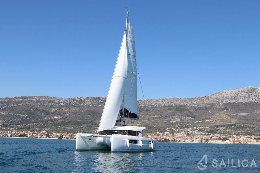Lagoon 40 - Yacht Charter Sailica