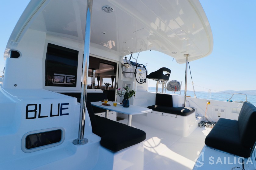 Lagoon 40 - Yacht Charter Sailica