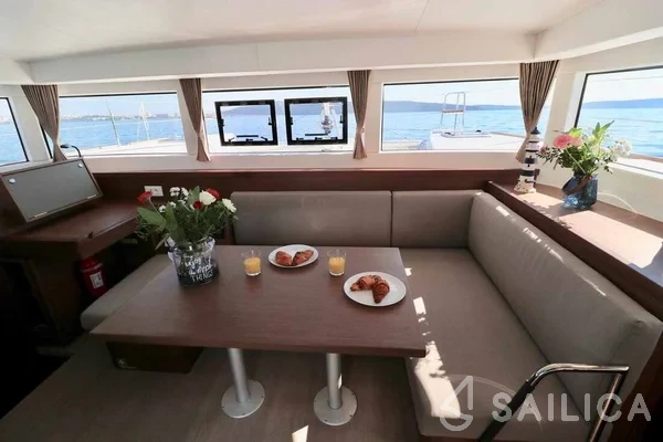 Lagoon 40 - Yacht Charter Sailica