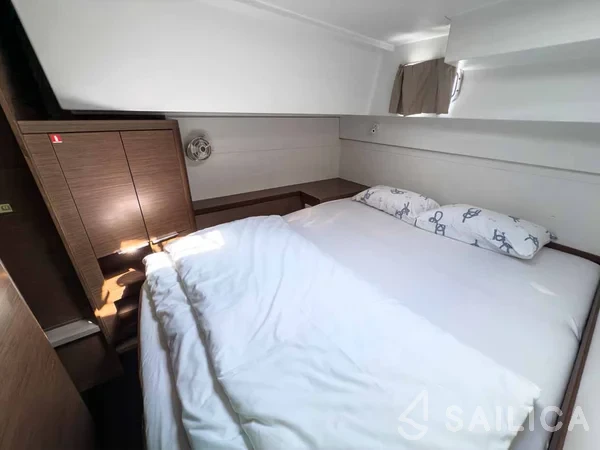 Lagoon 40 - Yacht Charter Sailica