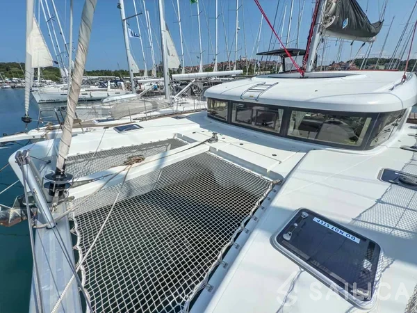Lagoon 40 - Yacht Charter Sailica