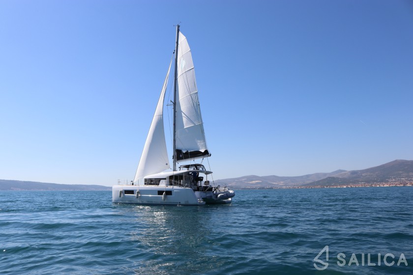 Lagoon 40 - Yacht Charter Sailica