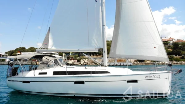 Bavaria 37 Cruiser - Yacht Charter Sailica