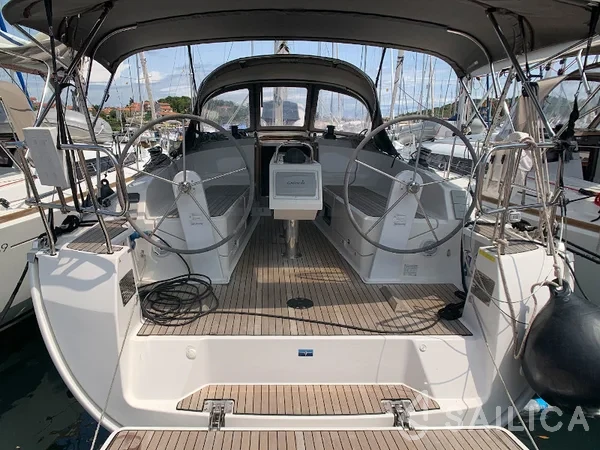 Bavaria 37 Cruiser - Yacht Charter Sailica