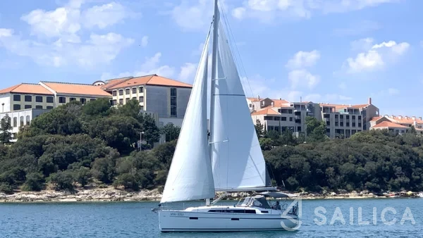 Bavaria 37 Cruiser - Yacht Charter Sailica