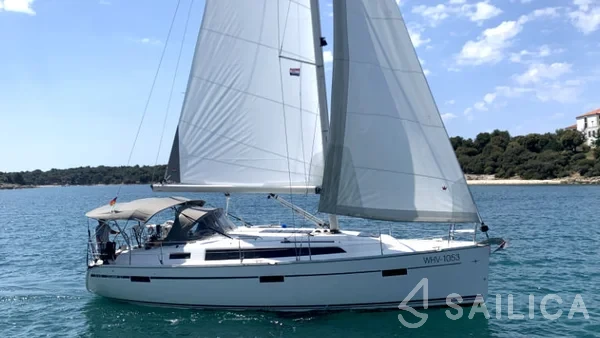 Bavaria 37 Cruiser - Yacht Charter Sailica