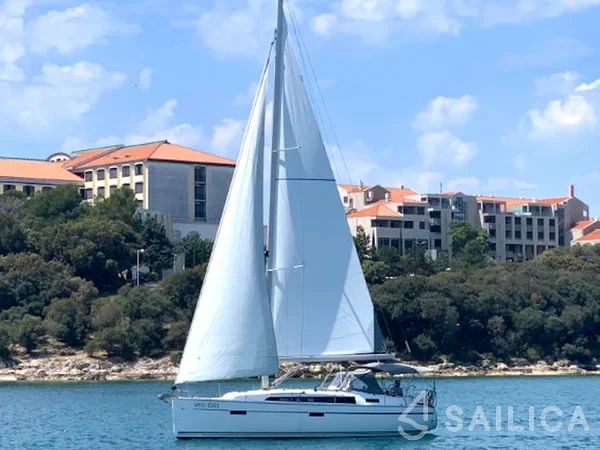 Bavaria 37 Cruiser - Yacht Charter Sailica