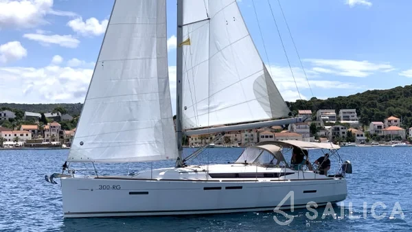 Sun Odyssey 419 - Yacht Charter Sailica
