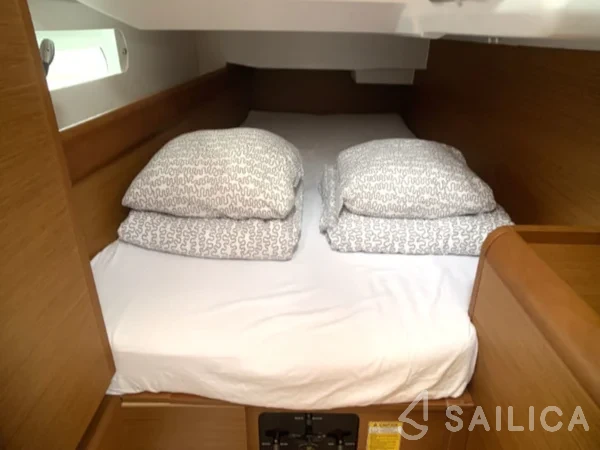 Sun Odyssey 419 - Yacht Charter Sailica