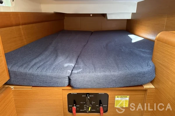 Sun Odyssey 419 - Yacht Charter Sailica