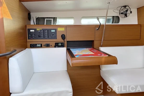 Sun Odyssey 419 - Yacht Charter Sailica