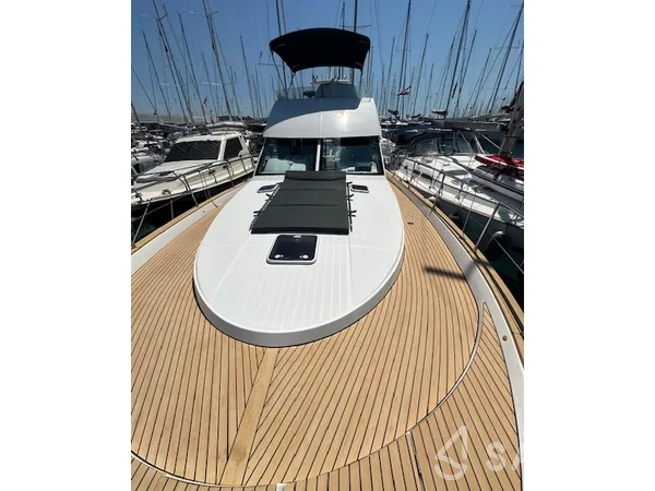 Antares 13.80 - Yacht Charter Sailica