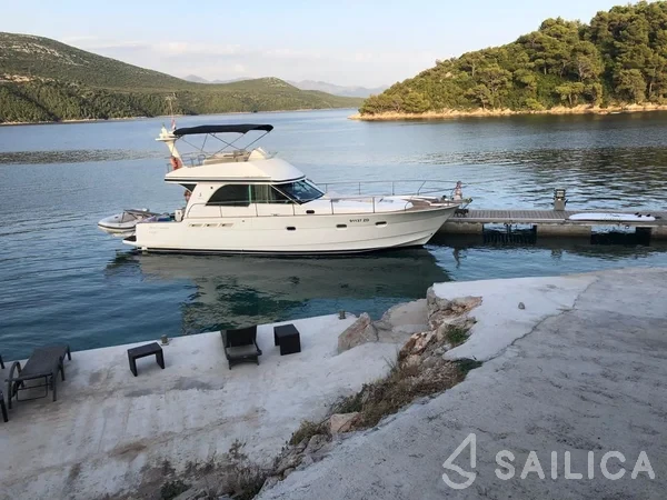 Antares 13.80 - Yacht Charter Sailica