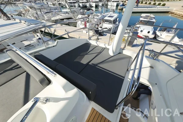 Antares 13.80 - Yacht Charter Sailica