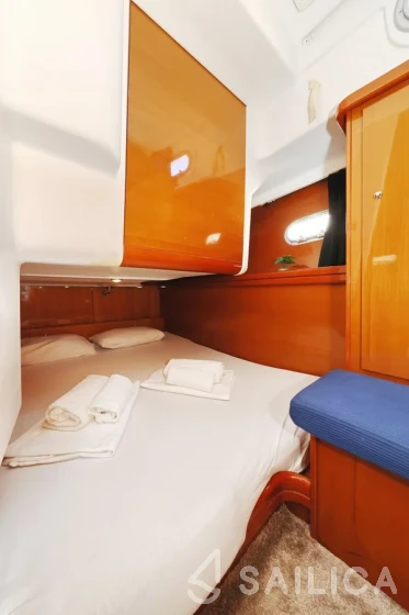 Antares 13.80 - Yacht Charter Sailica