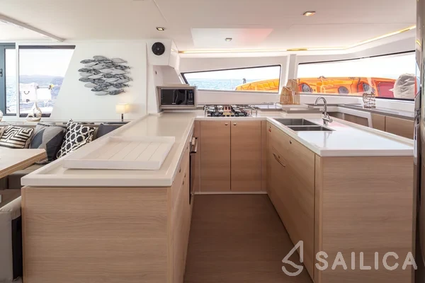 Bali 5.4. - Yacht Charter Sailica