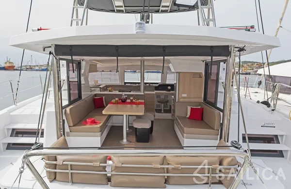 Bali 4.1 - Yacht Charter Sailica