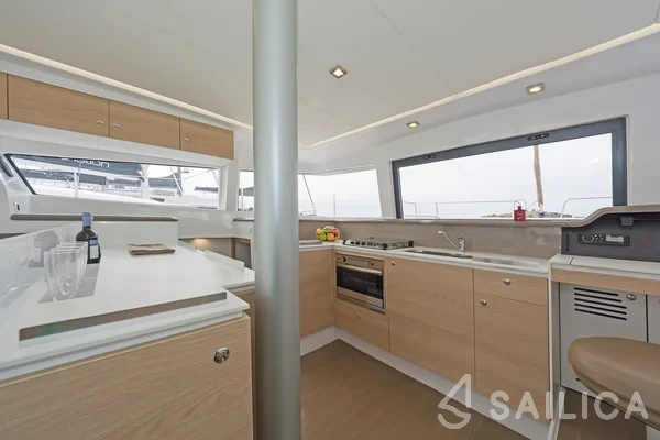 Bali 4.1 - Yacht Charter Sailica