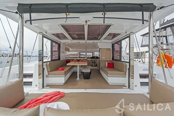 Bali 4.1 - Yacht Charter Sailica