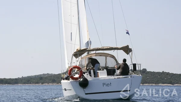 Dufour 412 GL - Yacht Charter Sailica