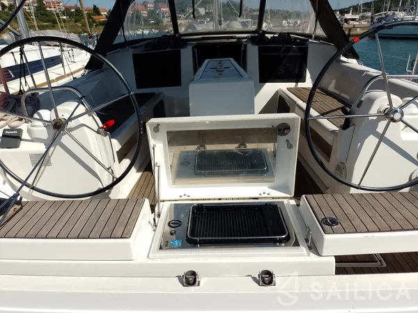 Dufour 412 GL - Yacht Charter Sailica
