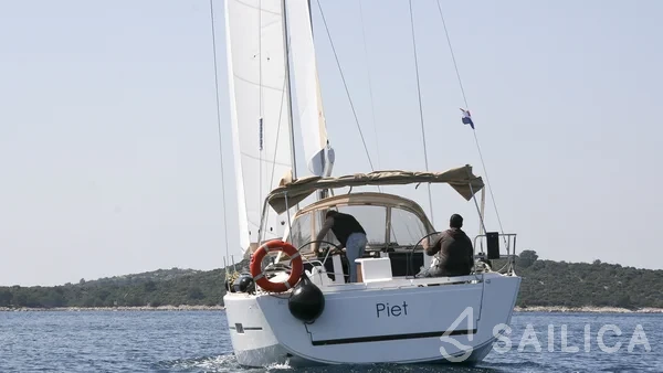 Dufour 412 GL - Yacht Charter Sailica