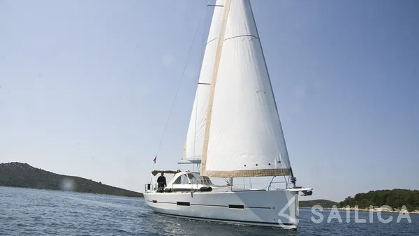 Dufour 412 GL - Yacht Charter Sailica